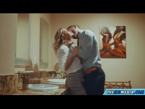 ❤️ Kana blonde ine busty inokukwezvera muchimbuzi cheveruzhinji pane zvinonyadzisira sn.xywewl.top
